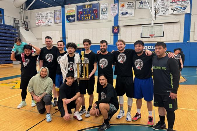 B Division Champions (Emerson Boatworks): back left to right, Leexan Data, Leera Data, Brandon Jensen, David Allen, Daryl Recustodio, Joe Brushaber, Steven Knowles, Marko Patitucci, Ermil Fauni and Alvy Lounmala